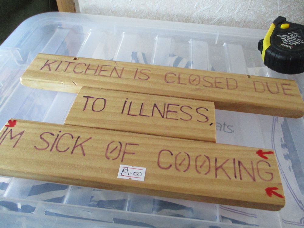 Kitchen Closed - Wooden Sign - Des In The Shed