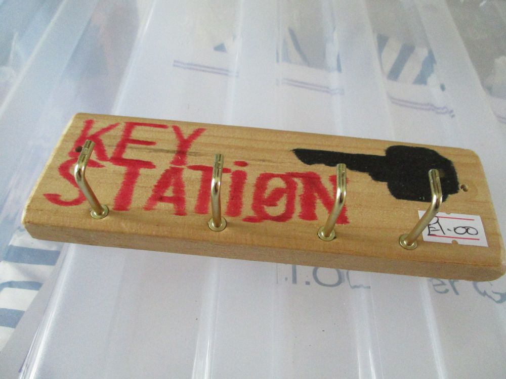 Black Key Station - Wooden Key Caddy - Des In The Shed
