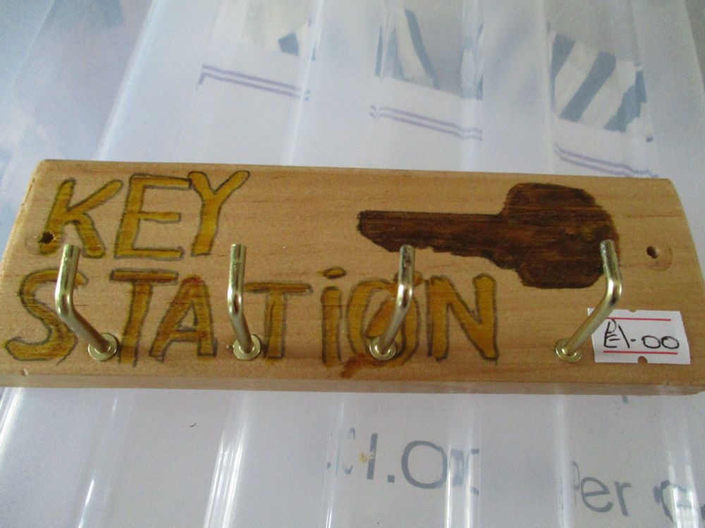 Brown Key Station - "TRIAL" Wooden Key Caddy - Des In The Shed