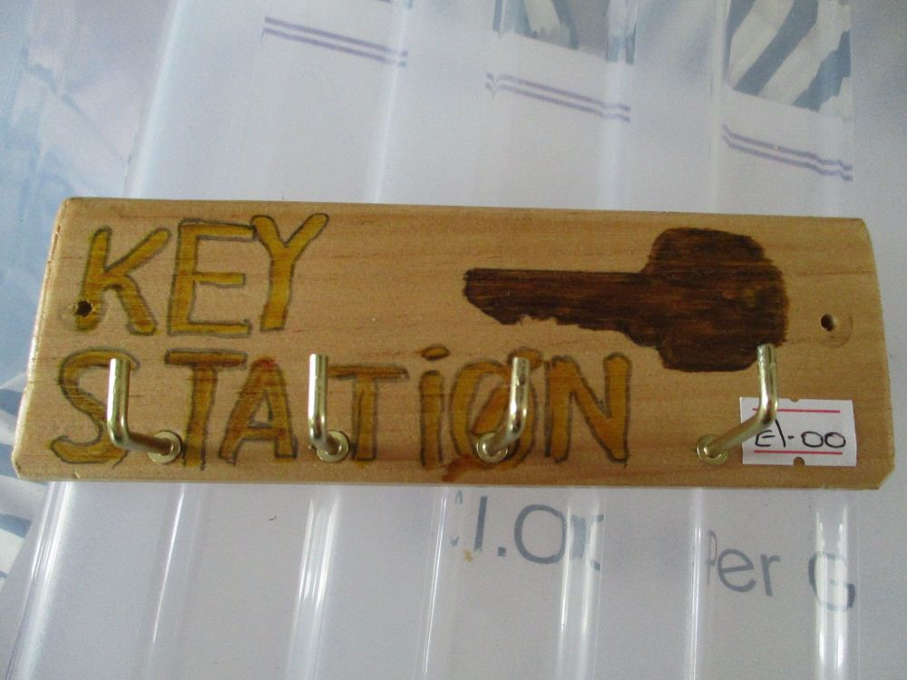Brown Key Station - "TRIAL" Wooden Key Caddy - Des In The Shed