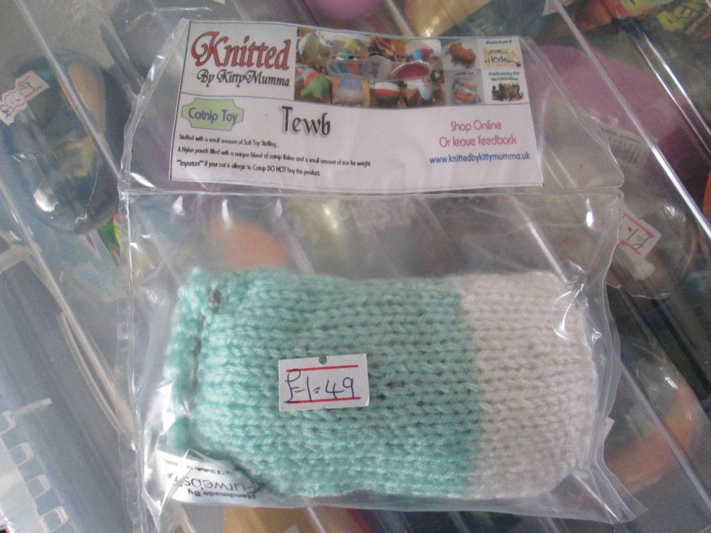 Green / White Knitted Catnip Tewb - Knitted By KittyMumma