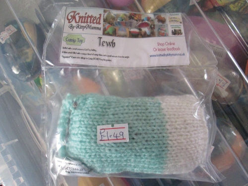 Green / White Knitted Catnip Tewb - Knitted By KittyMumma