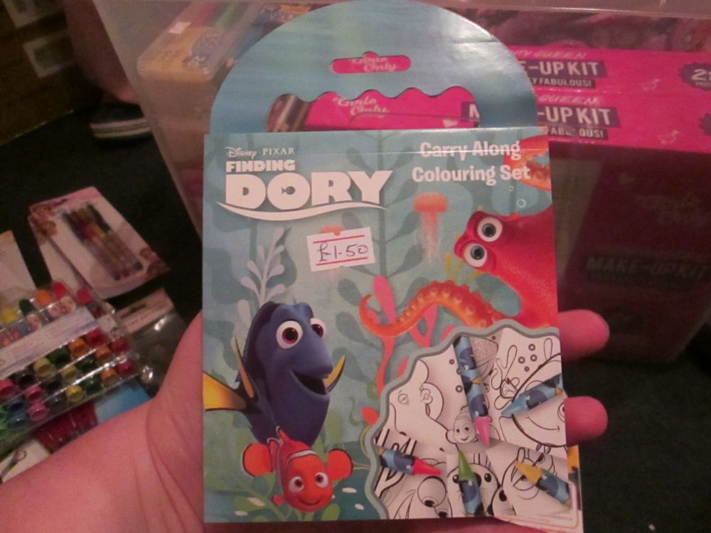Disney Pixar Finding Dory - Licensed Carry Along Colouring Set