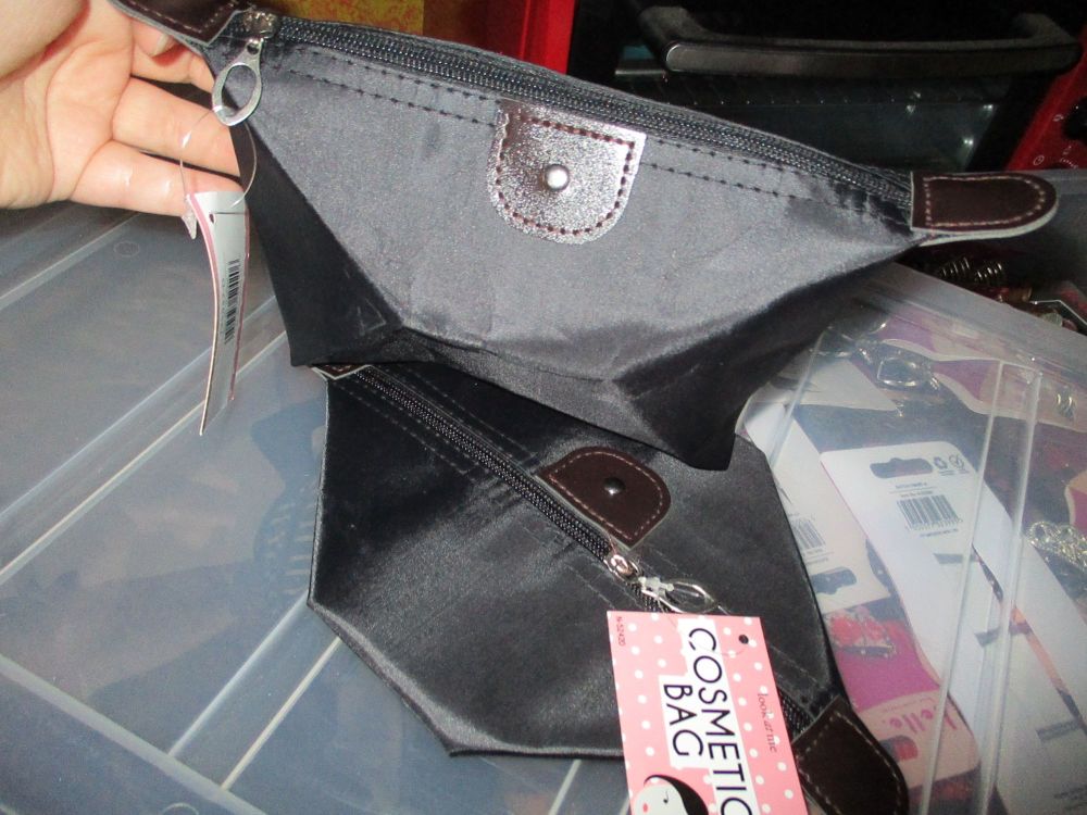 Black Folded Cosmetics Travel Bag - Look At Me