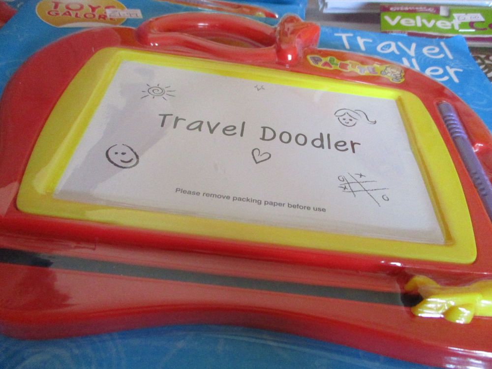 Red Apple Palette Travel Doodler - Toys Galore