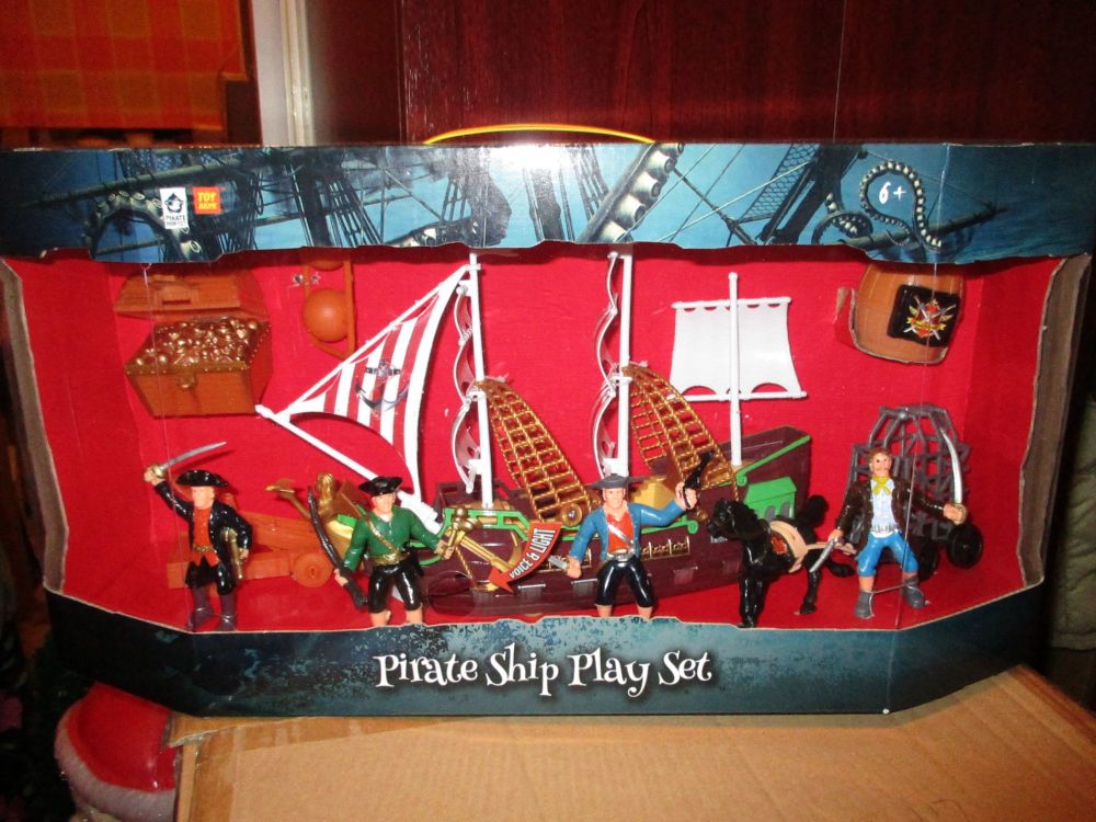 Pirate Ship Play Set - With Lights & Sounds - Pirates Plunder & Pillage