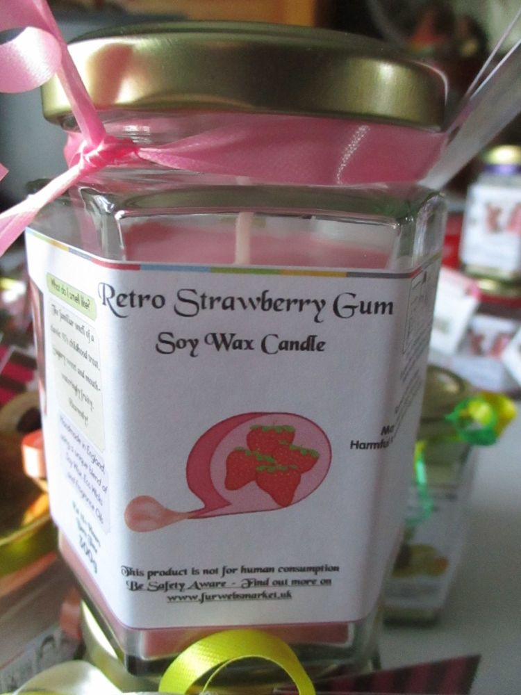 Retro Strawberry Gum Scented Soy Wax Candle 300g
