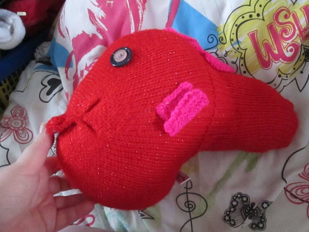 (*)Glittery Red Giant Fish Knitted Soft Toy