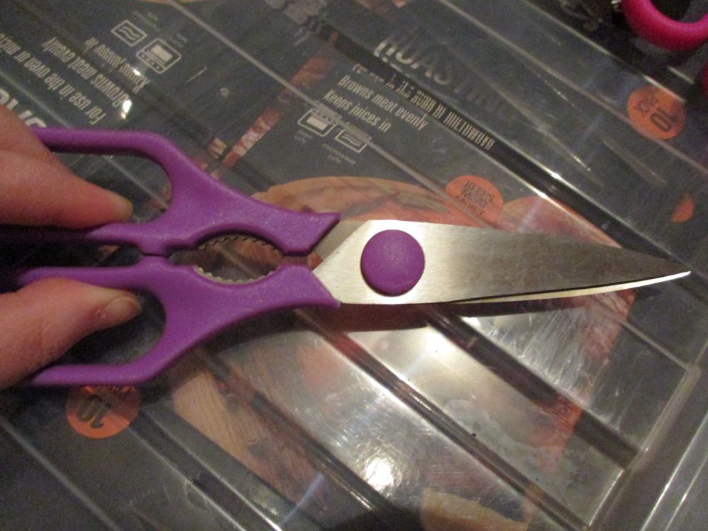 BNWOT Purple Plastic & Stainless Steel Kitchen Scissors - Cooke & Miller