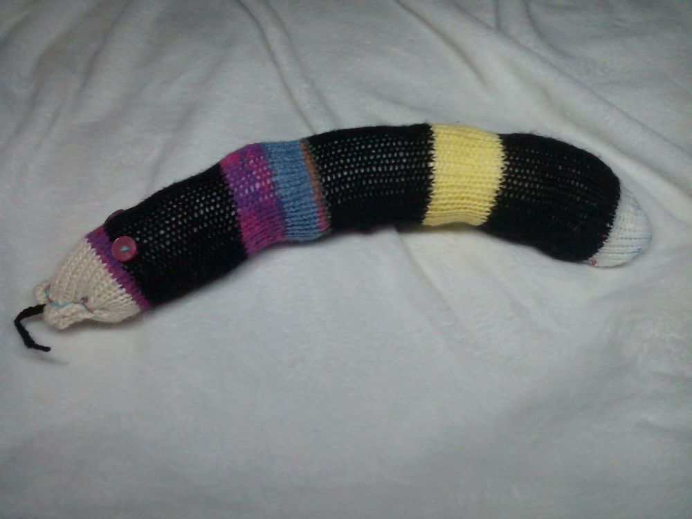 (*)Mottled Banded Cream Purple Black Blue Yellow White With Pink Eyes Midi Snake Knitted Soft Toy