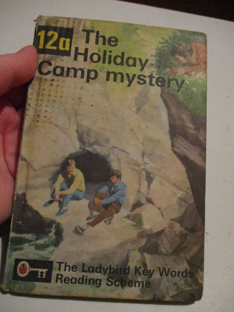 12a The Holiday Camp Mystery - Ladybird Key Words Reading Scheme