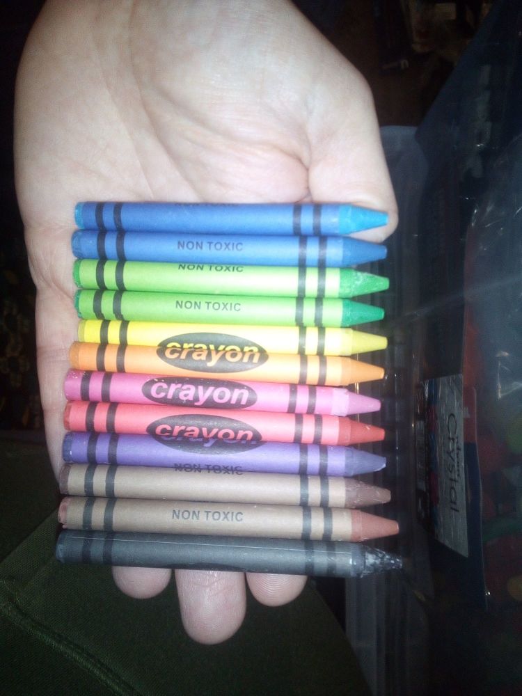 Small pack of 12 Wax Crayons - Gradient Rainbow Selection