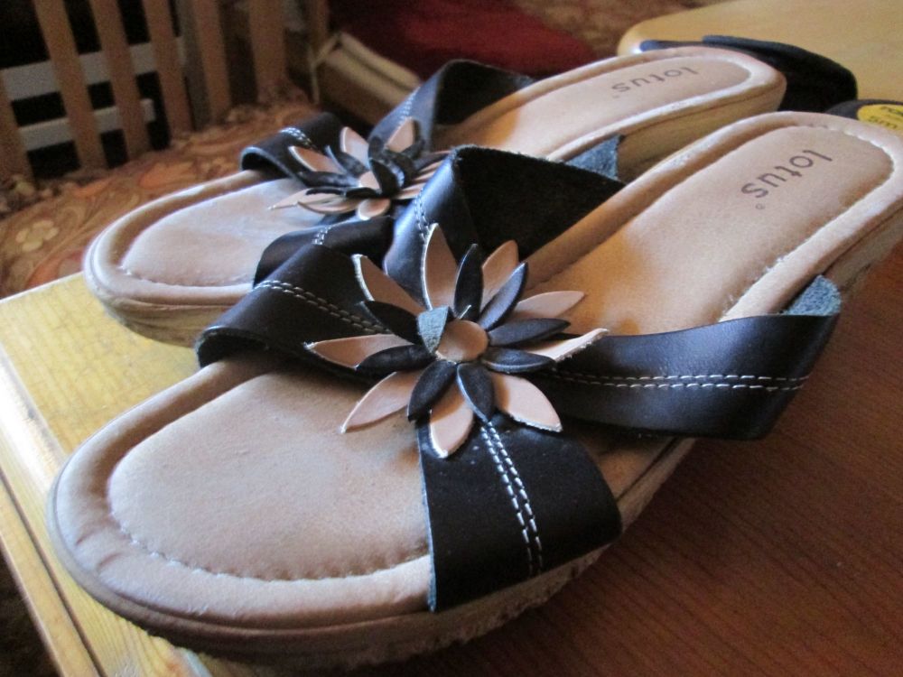 Lotus Rubber Cork Effect Sandals - Black Flower Size 7 - Look New