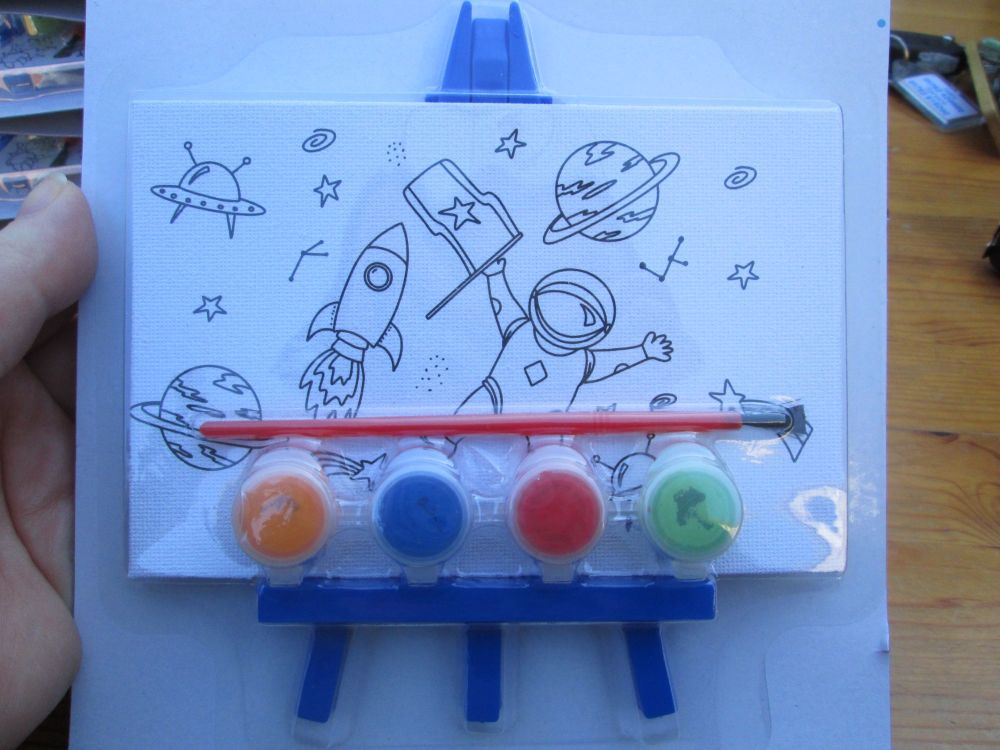 A6 Plastic Easel and Canvas Painting Set - [Spaceman]