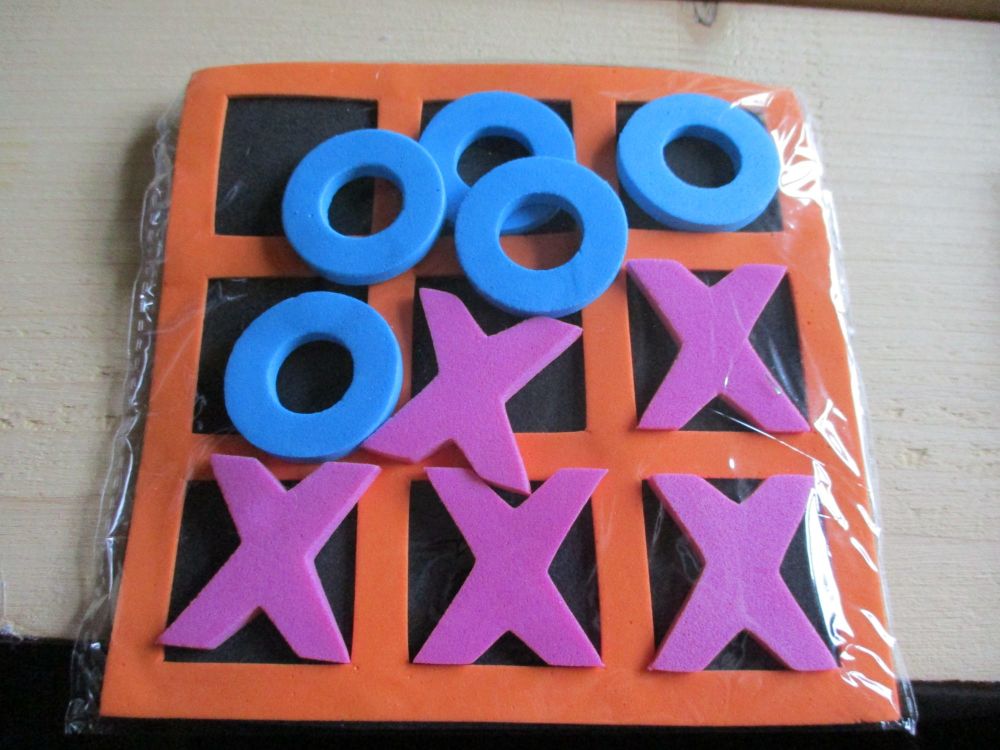 Orange Frame 12.2cm Tic Tac Toe 3 In a Line Noughts and Crosses Toy - Sturd