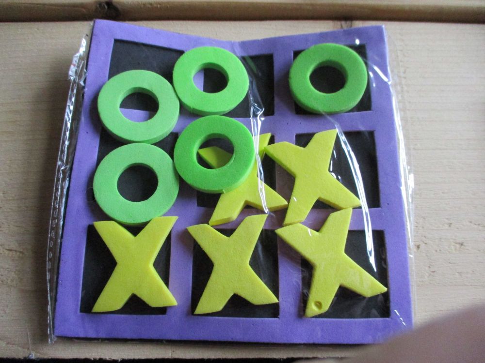 Purple YG Frame 12.2cm Tic Tac Toe 3 In a Line Noughts and Crosses Toy - St