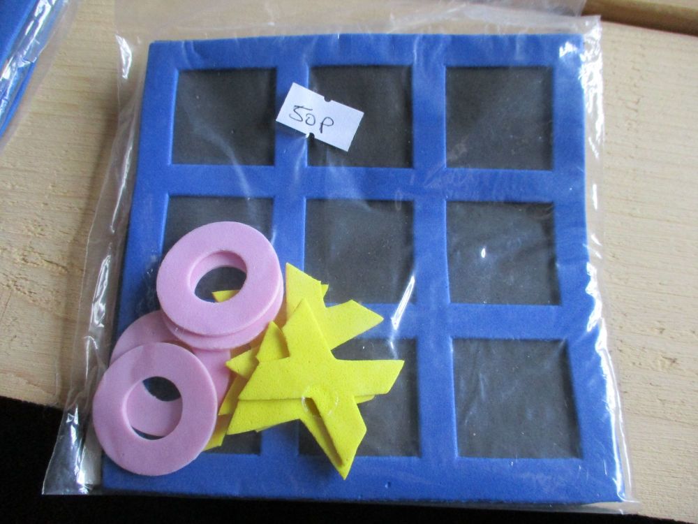 Blue Slim Frame 12.2cm Tic Tac Toe 3 In a Line Noughts and Crosses Toy - He