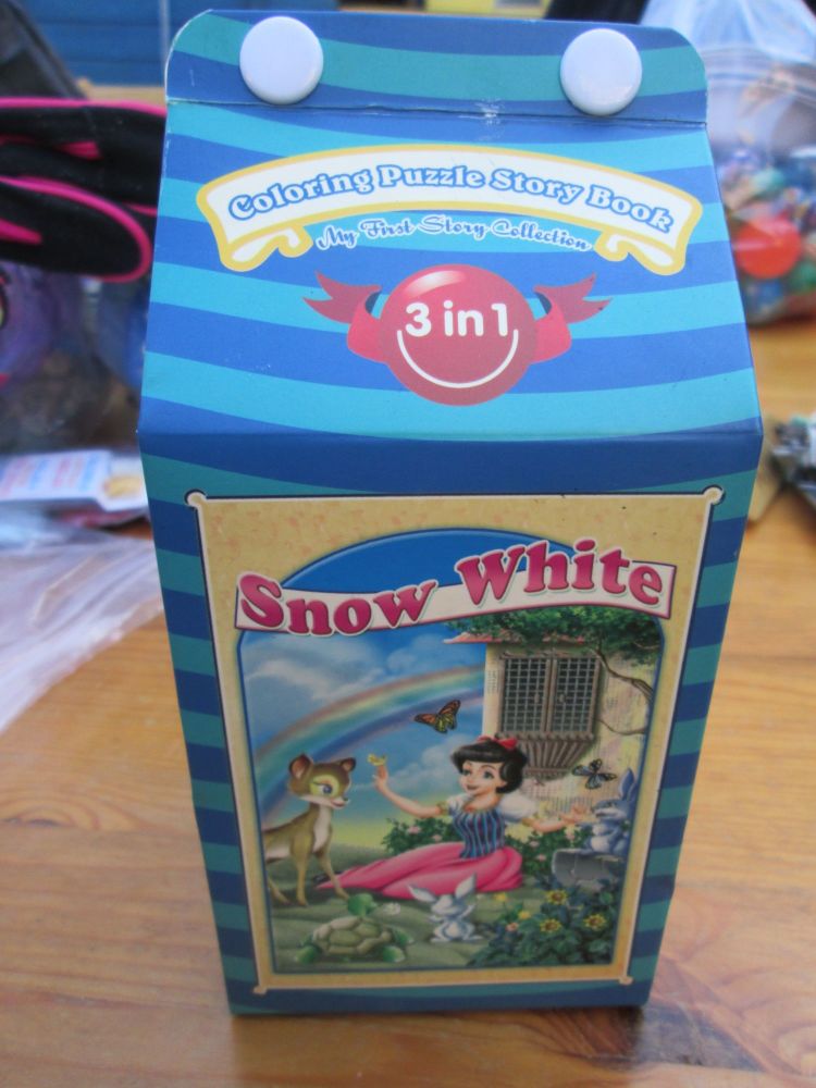 Snow White Colouring Story Puzzle Book Set - 16 Piece - Colour It Yourself - Jigsaw Puzzle