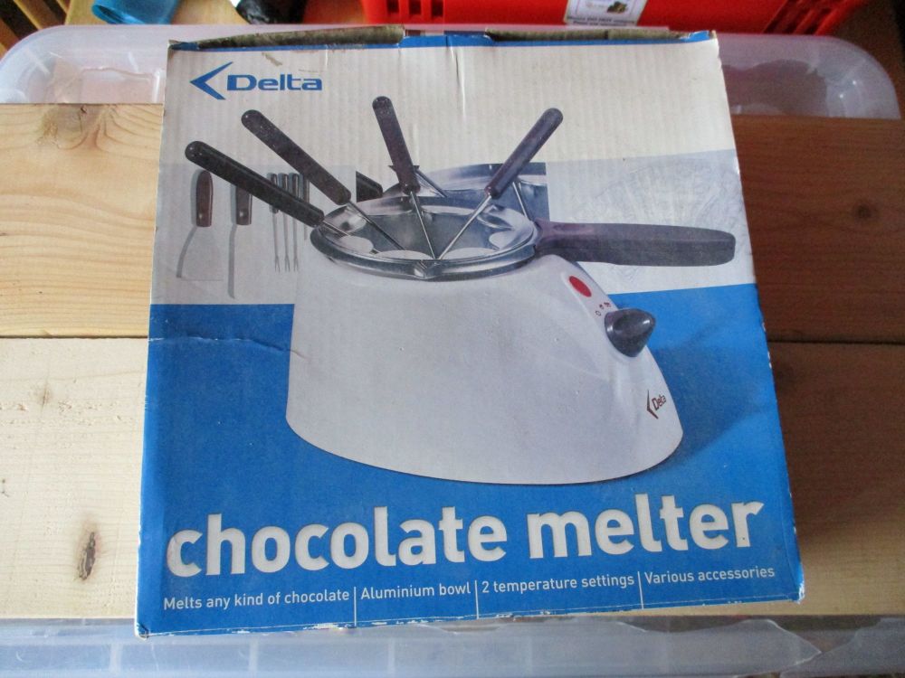 Delta Chocolate Maker - 2 Heat Settings - 17 accessories - Used Once Only
