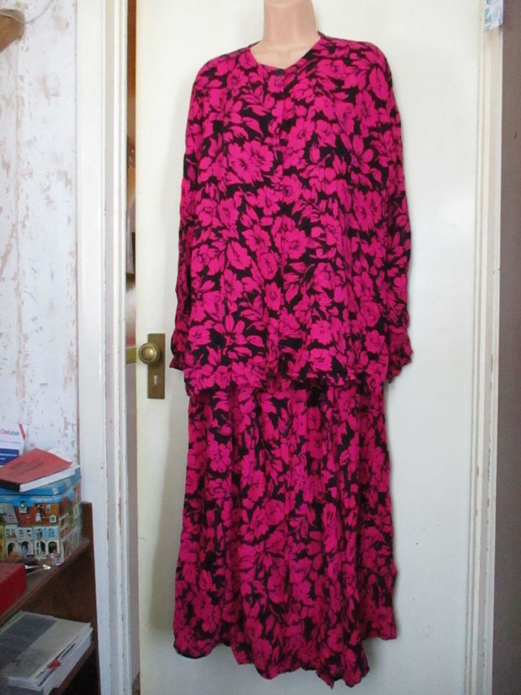 Matching Set OPTION Black and Fuchsia Pink Vintage Fully Buttoned Skirt - No labels.