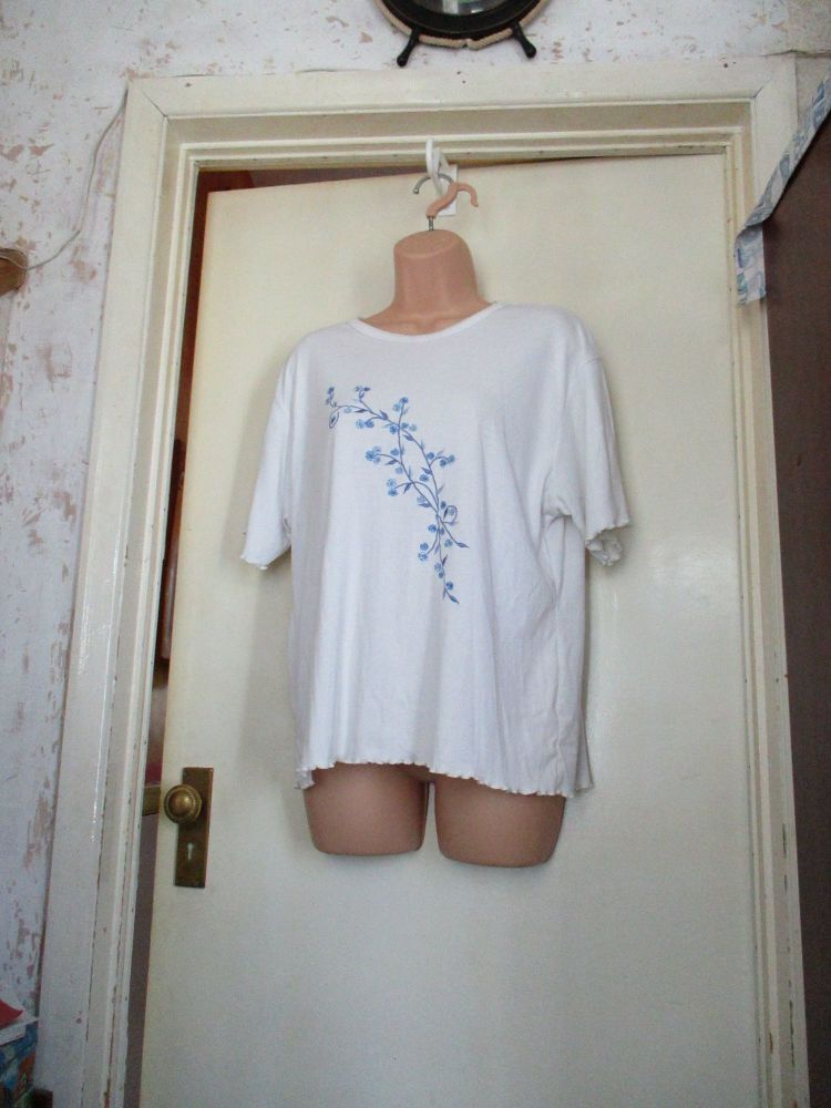Bon Marche Size XL White Casual Top w/ Blue Embroidered flowers