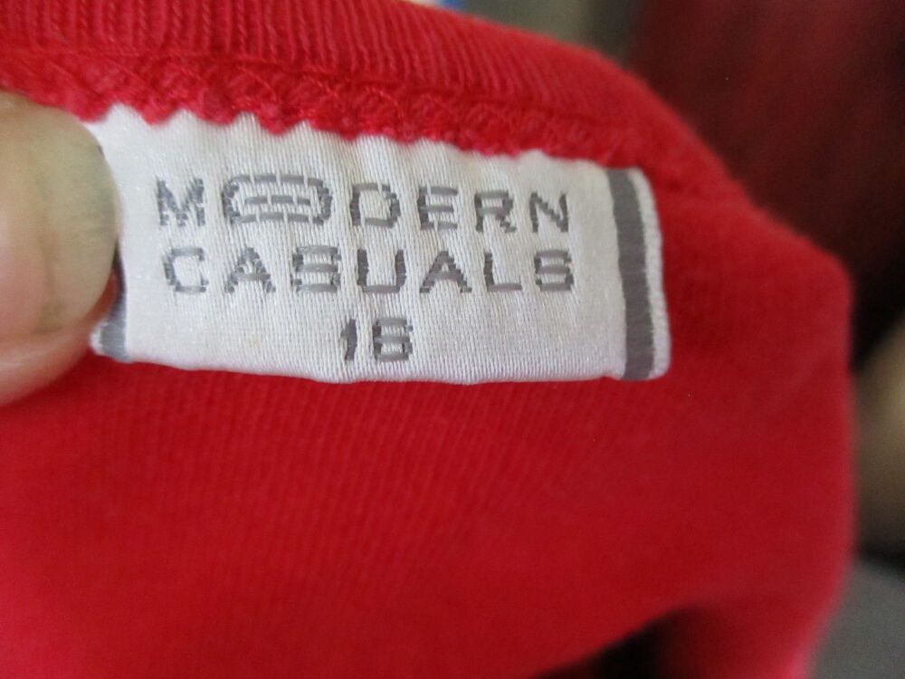 Modern Casuals Size 16 Red 3/4 Length Sleeve Womens Top