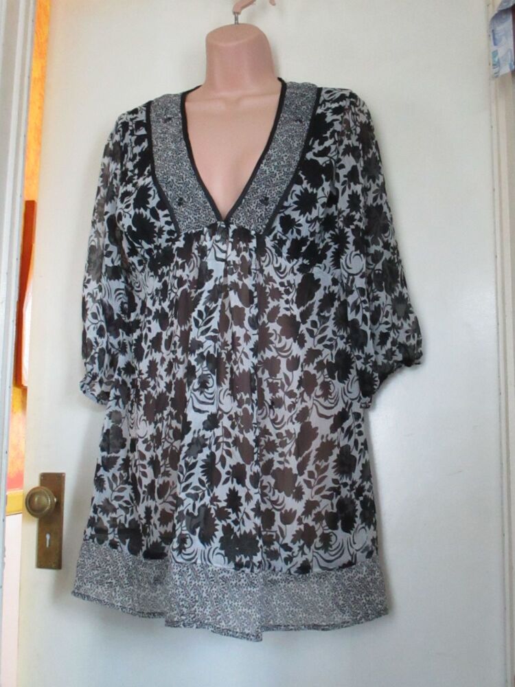 MK Size 14 Black and White Chiffon Tunic with Sequin detail