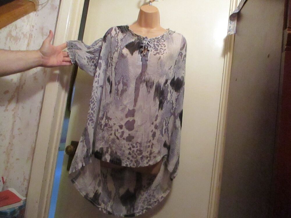 Samya Size 26 Chiffon Black & White Kaftan Tunic Top