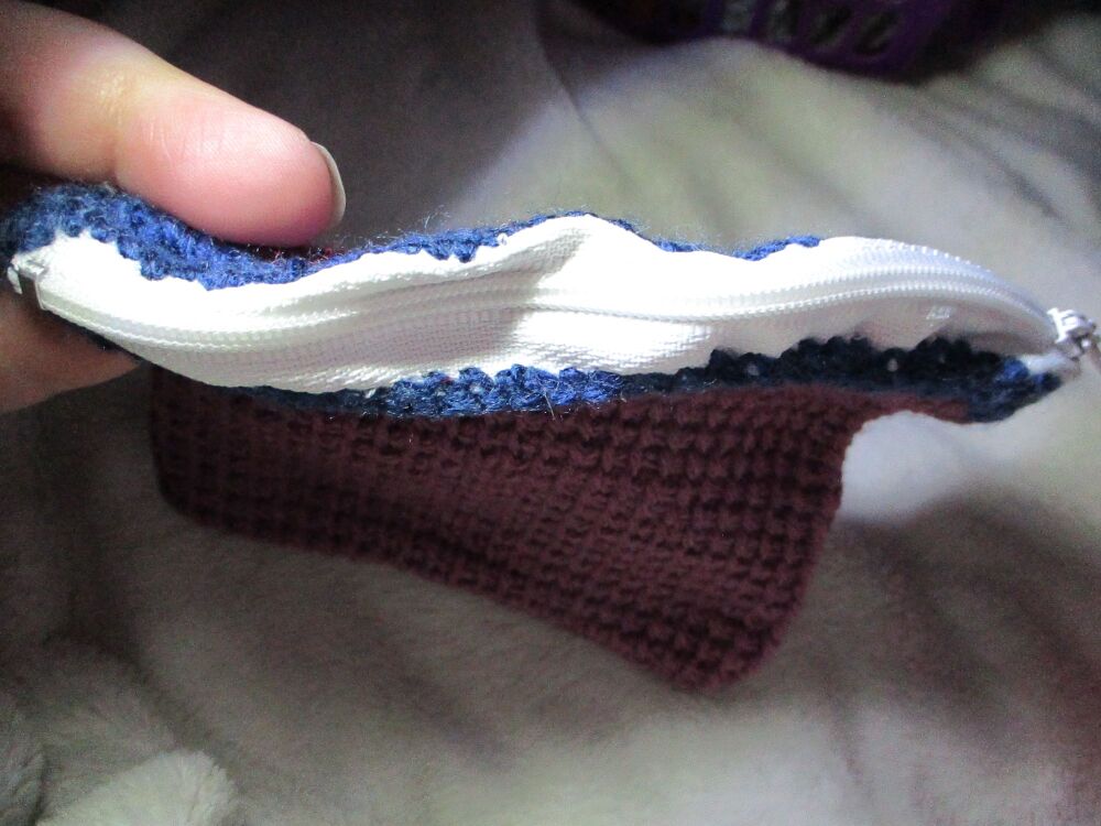 Pale Plum and Blue Trim Tunisian Crochet Yarn Zipped Pouch/Purse with White Zip
