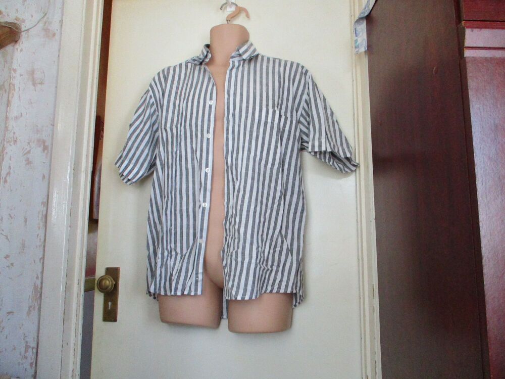 Karre Grey and White Striped Size M Short Sleeve Shirt