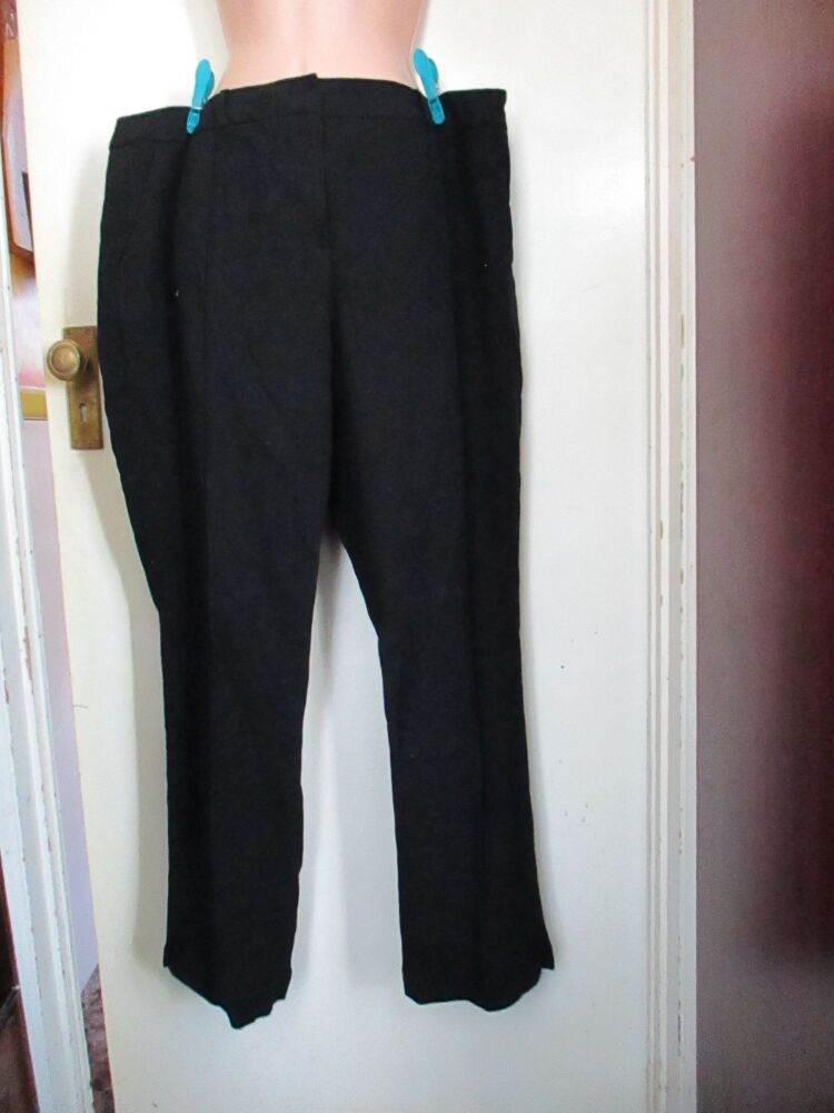 Black TU Size 20 Trousers - Small hole in the fastening area.