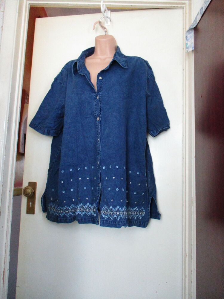 Vintage Club Z Denim - - Embroidered Blouse Shirt - Labelled as Size Large but is BIG