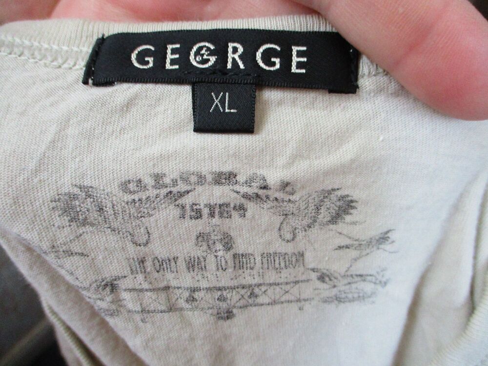 George - Mikes Seafood T-Shirt - Size XL