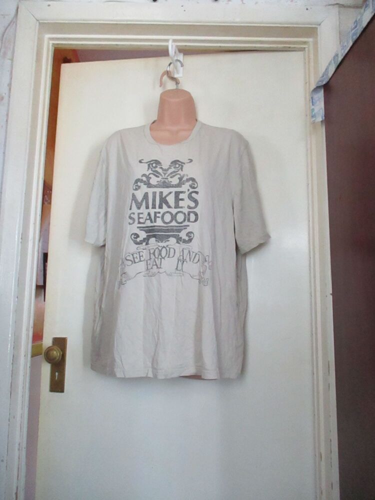 George - Mikes Seafood T-Shirt - Size XL