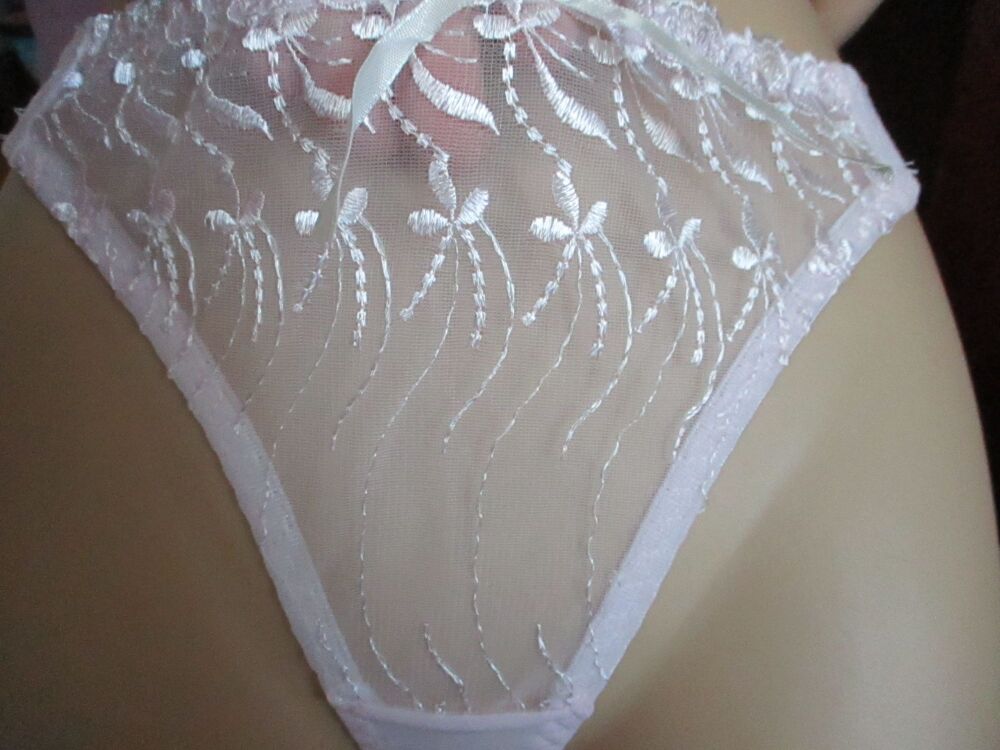 BNWT Sanselle Underwear - Pink Lacey Trim Design Underwire Bra & Thong Set - Size 38C/L - Slight Seconds - missing clasp