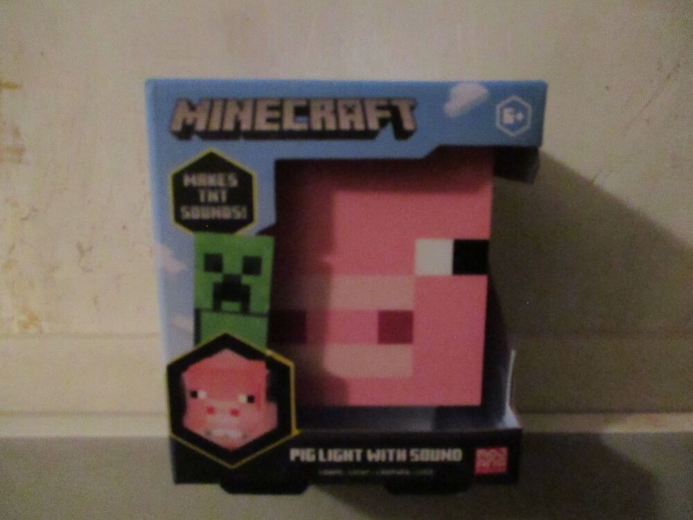 BNIB Paladone Minecraft Pink Pig Light With Sound - Batteries Required