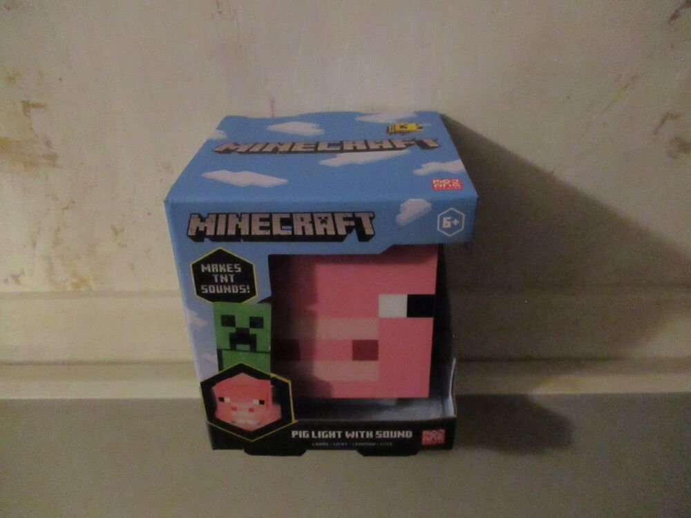 BNIB Paladone Minecraft Pink Pig Light With Sound - Batteries Required