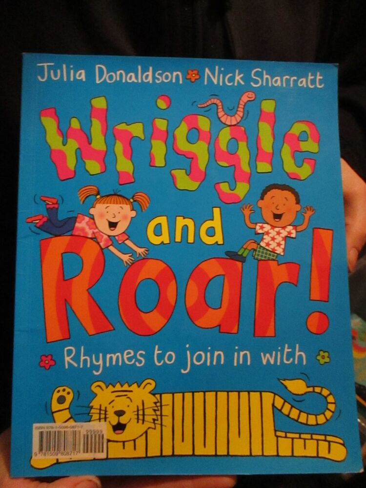 Wriggle and Roar - Rhymes to join in with - Julia Donaldson, Nick Sharratt