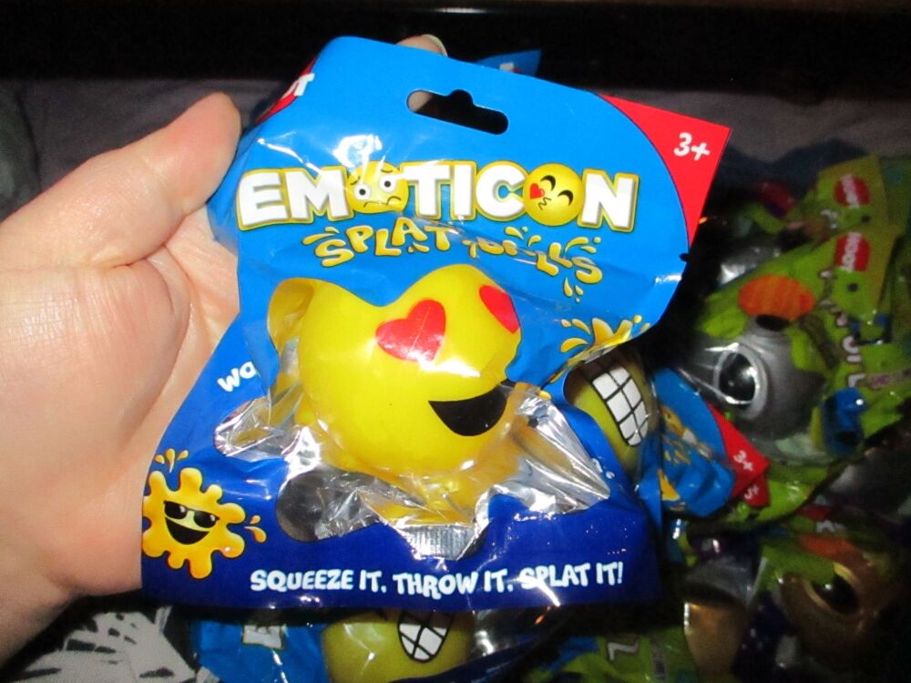 Heart Eyes - Emoticon Splat Ball Toy - Hoot