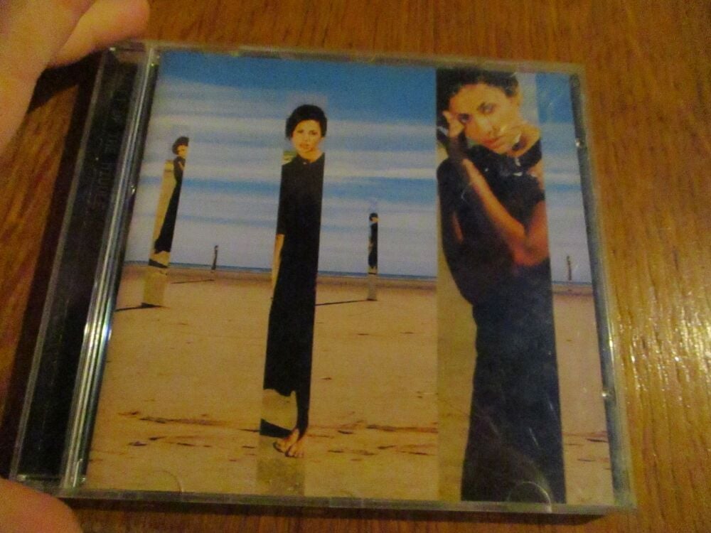 Left pf the Middle - Natalie Imbruglia - CD Album