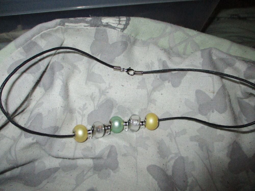 Creamy Light Pearl & Crackle Glass Beads Charm Necklace with adjustable cha