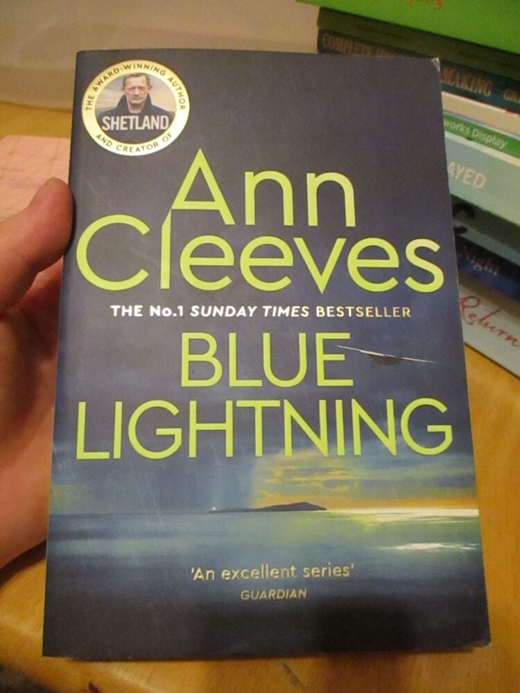 Ann Cleaves - Blue Lightning - Paperback