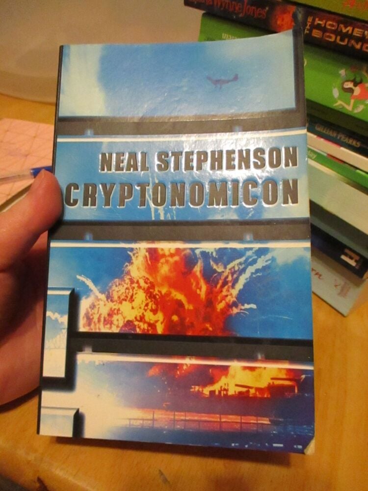 Neal Stephenson - Cryptonomicon - Paperback