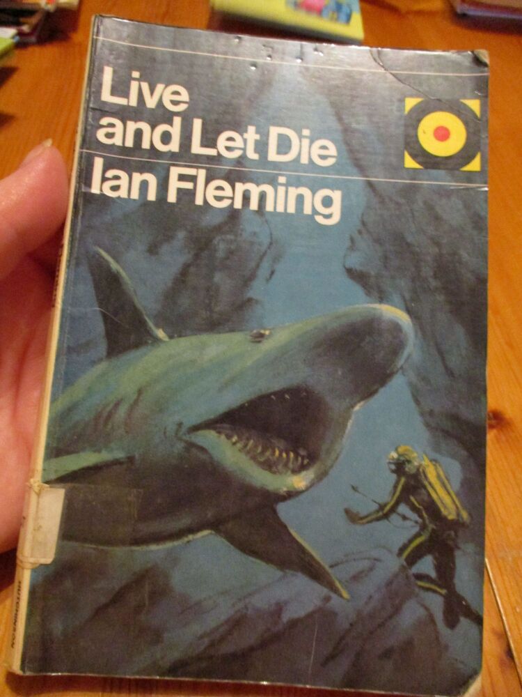 Live and Let Die - Ian Fleming - Bull's-eye - 1975 - Paperback