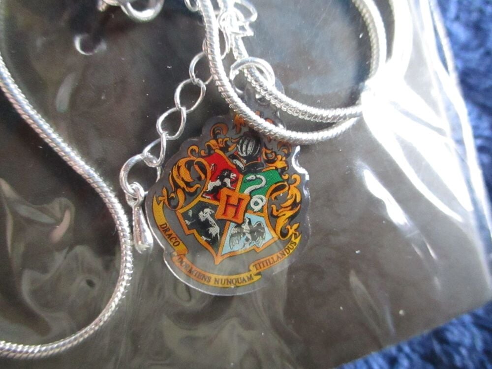 Hogwarts Crest - Harry Potter Official Carat Shop Necklace