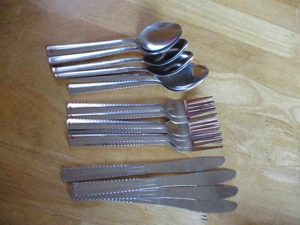 16pc Ex Display Knife Fork Spoon Cutlery Set Clearance