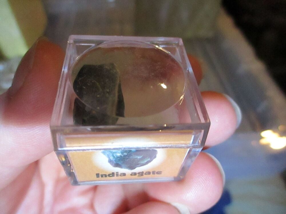 India Agate Mineral/Gem Stone Fragment in Display Magnification Box