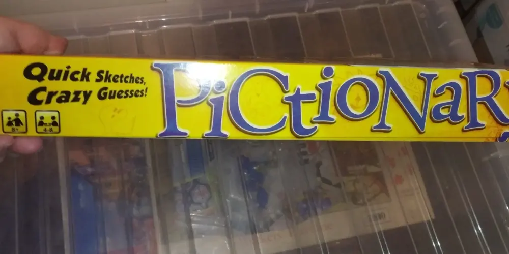 PICTIONARY by MATTEL 2010 'Quick Sketches, Crazy Guesses!' ~ Excellent Condition