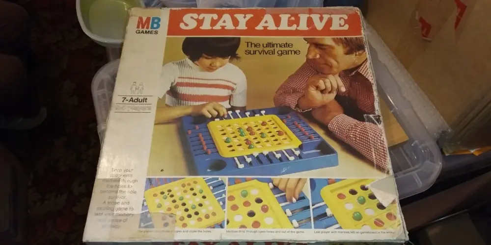 Vintage Stay Alive The Ultimate Survival Board Game by MB GAMES 1976 ~ Complete
