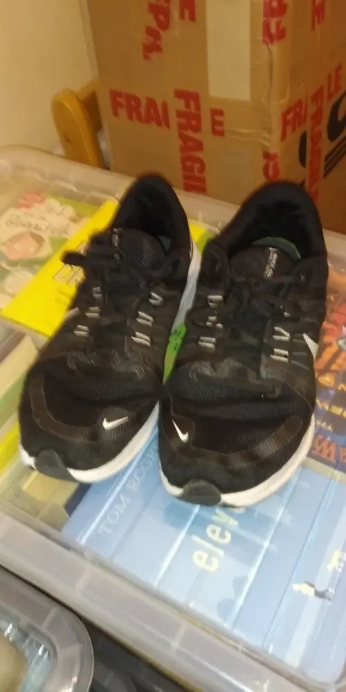 Black And White Men’s Womens Nike Quest Running Shoes Size 6.5 UK Used
